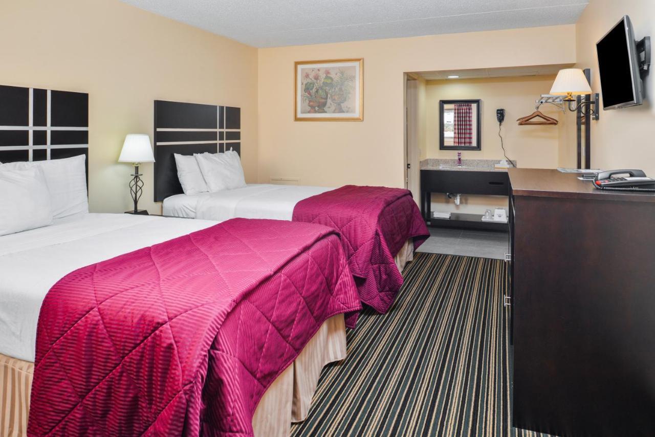 Soudersburg Inn & Suites Lancaster Ронкс Экстерьер фото