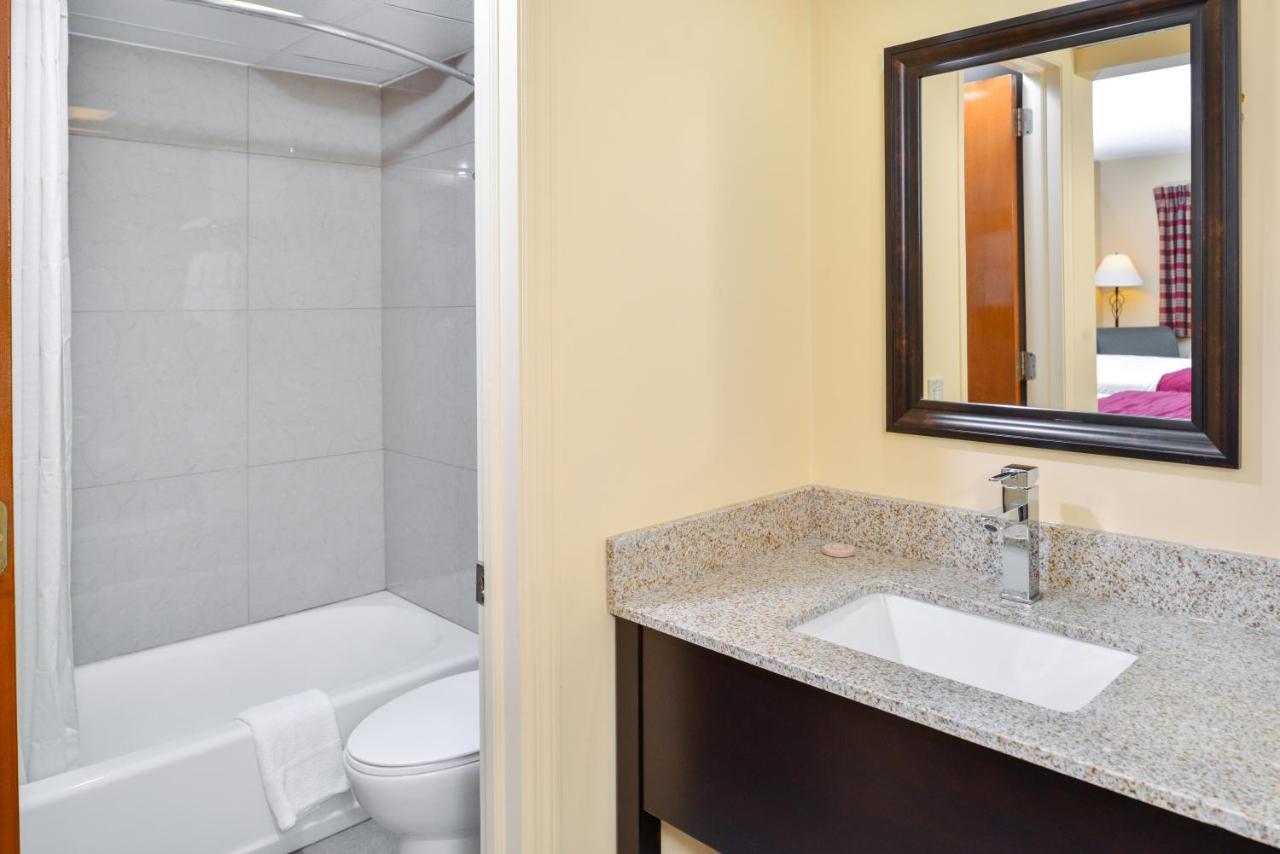 Soudersburg Inn & Suites Lancaster Ронкс Экстерьер фото