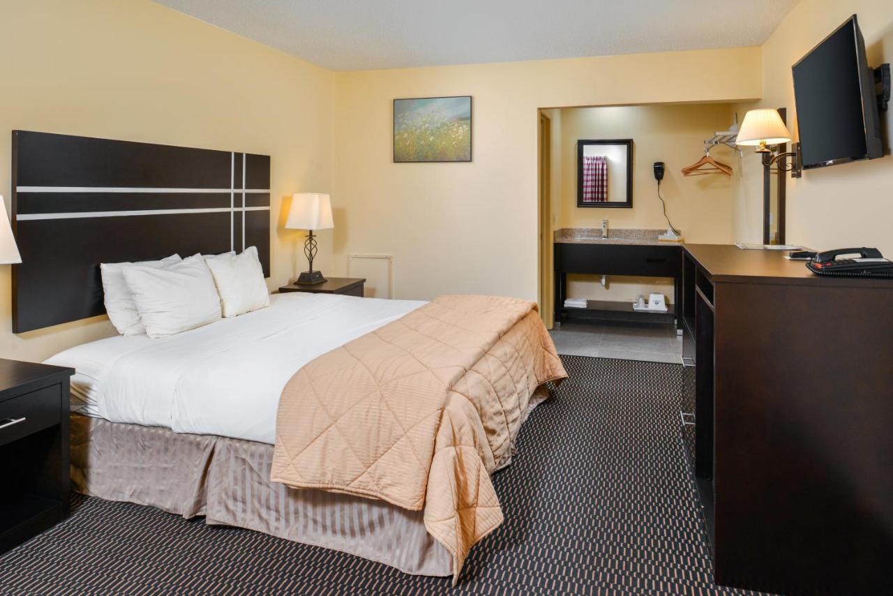 Soudersburg Inn & Suites Lancaster Ронкс Экстерьер фото