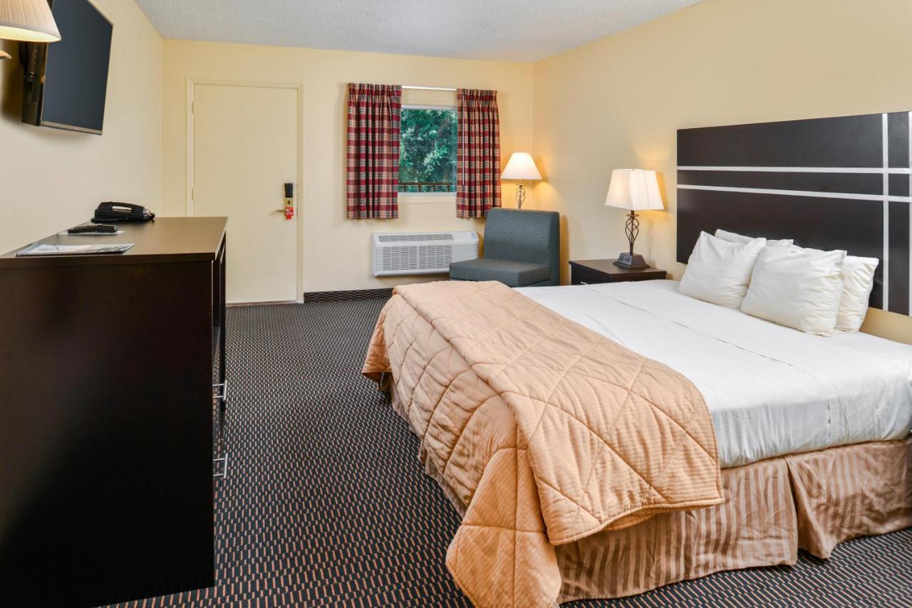 Soudersburg Inn & Suites Lancaster Ронкс Экстерьер фото