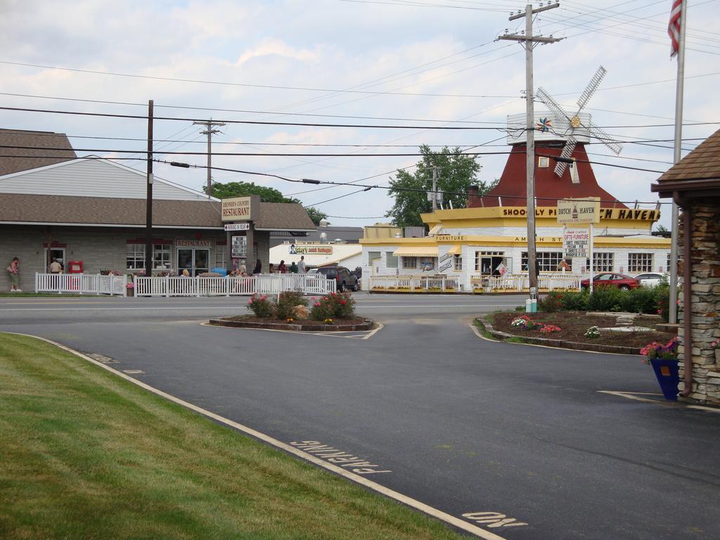 Soudersburg Inn & Suites Lancaster Ронкс Экстерьер фото