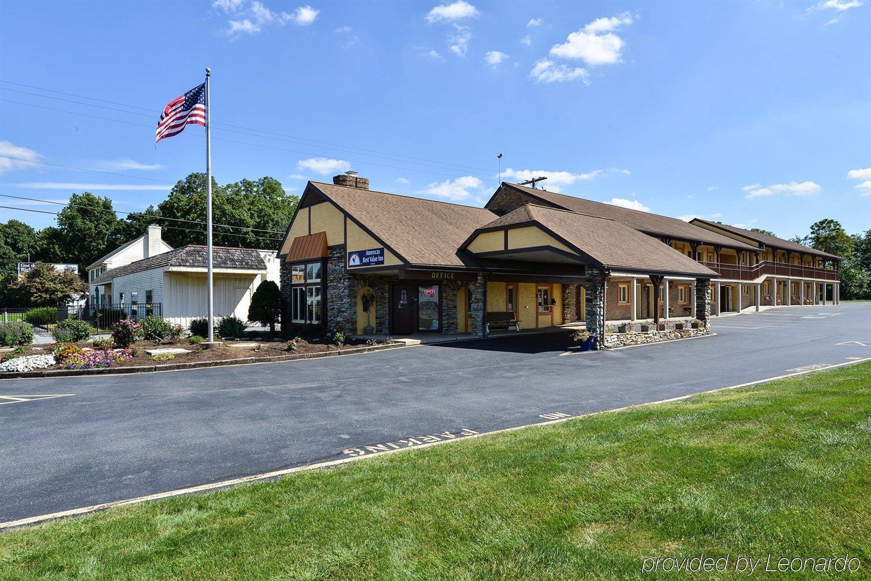 Soudersburg Inn & Suites Lancaster Ронкс Экстерьер фото