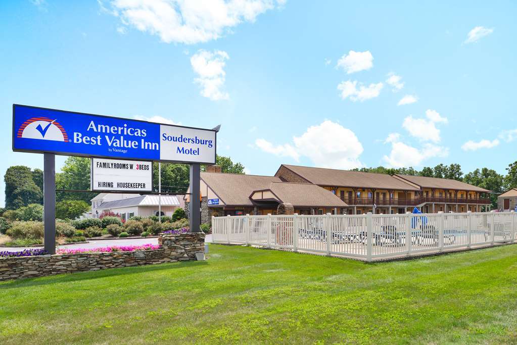 Soudersburg Inn & Suites Lancaster Ронкс Экстерьер фото