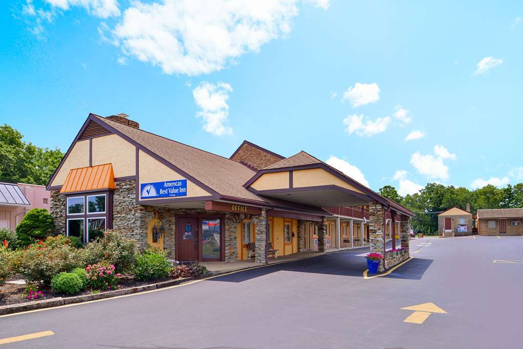 Soudersburg Inn & Suites Lancaster Ронкс Экстерьер фото