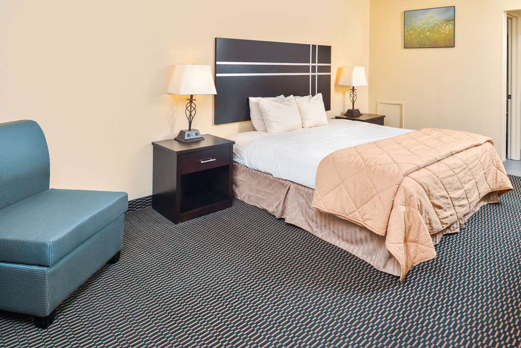 Soudersburg Inn & Suites Lancaster Ронкс Номер фото