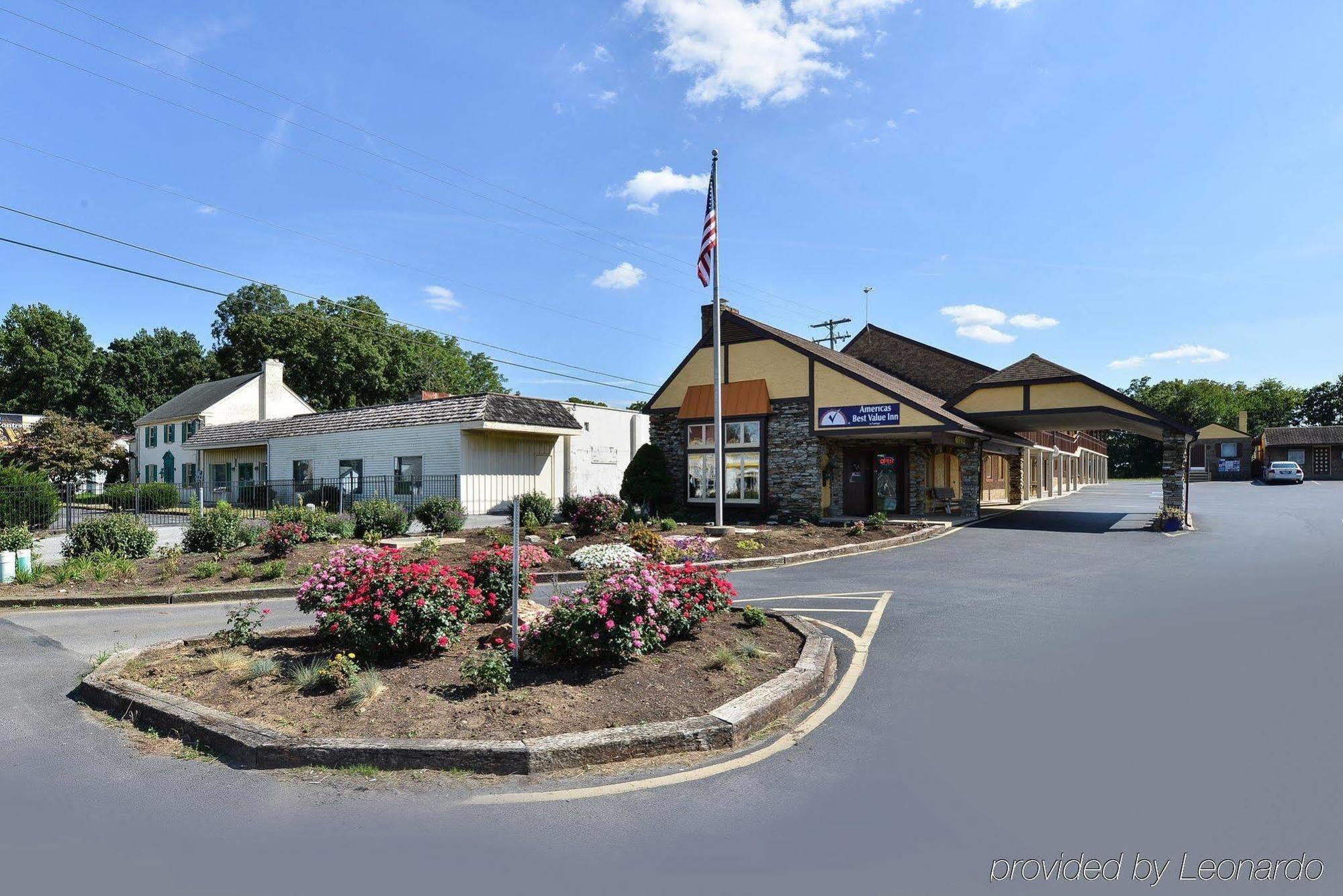 Soudersburg Inn & Suites Lancaster Ронкс Экстерьер фото