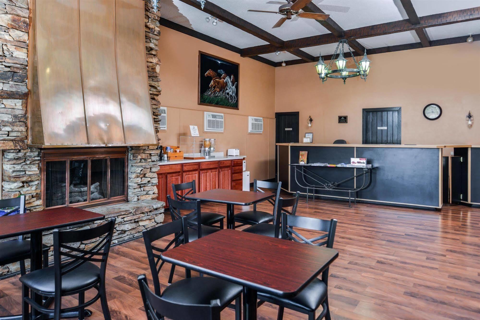 Soudersburg Inn & Suites Lancaster Ронкс Экстерьер фото