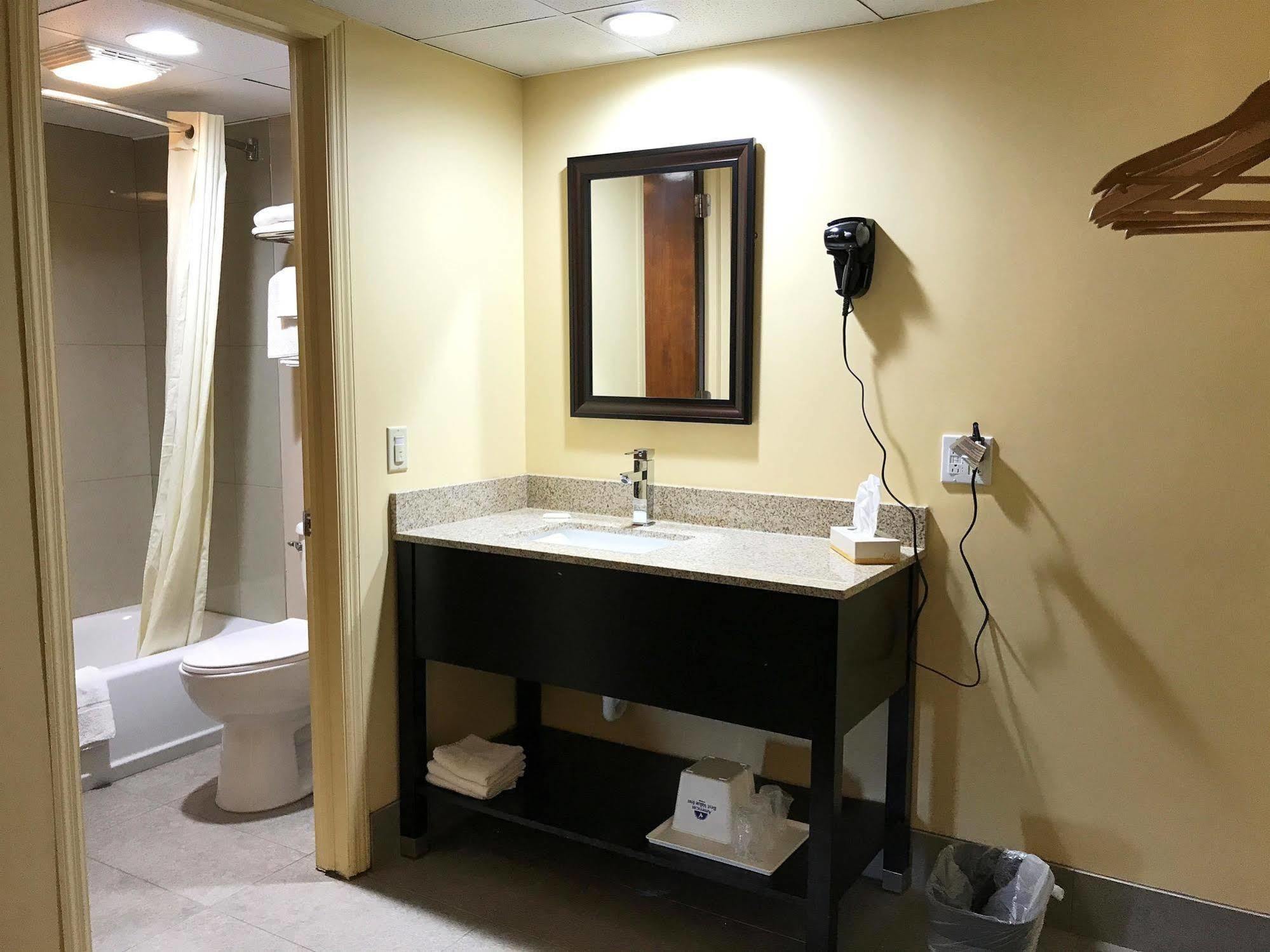 Soudersburg Inn & Suites Lancaster Ронкс Экстерьер фото