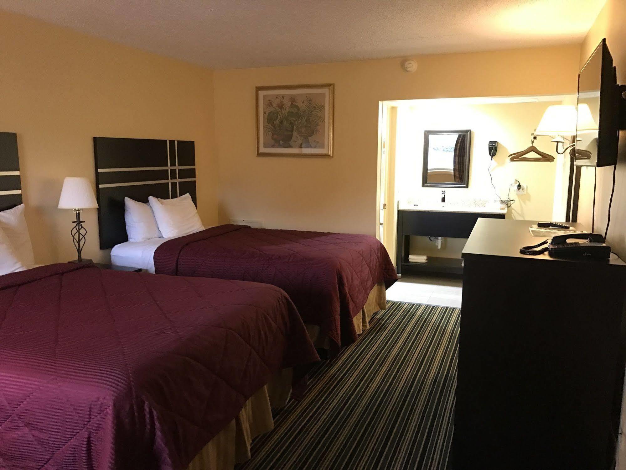 Soudersburg Inn & Suites Lancaster Ронкс Экстерьер фото
