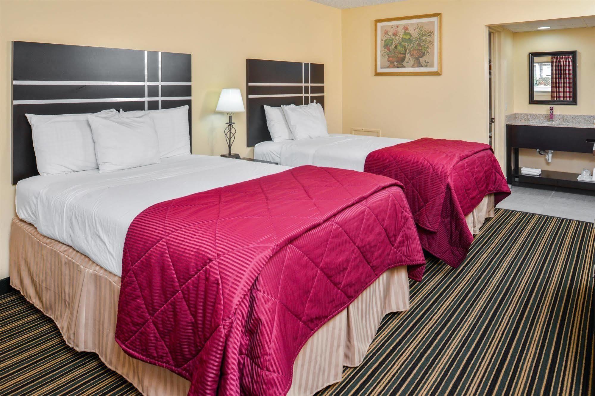 Soudersburg Inn & Suites Lancaster Ронкс Экстерьер фото