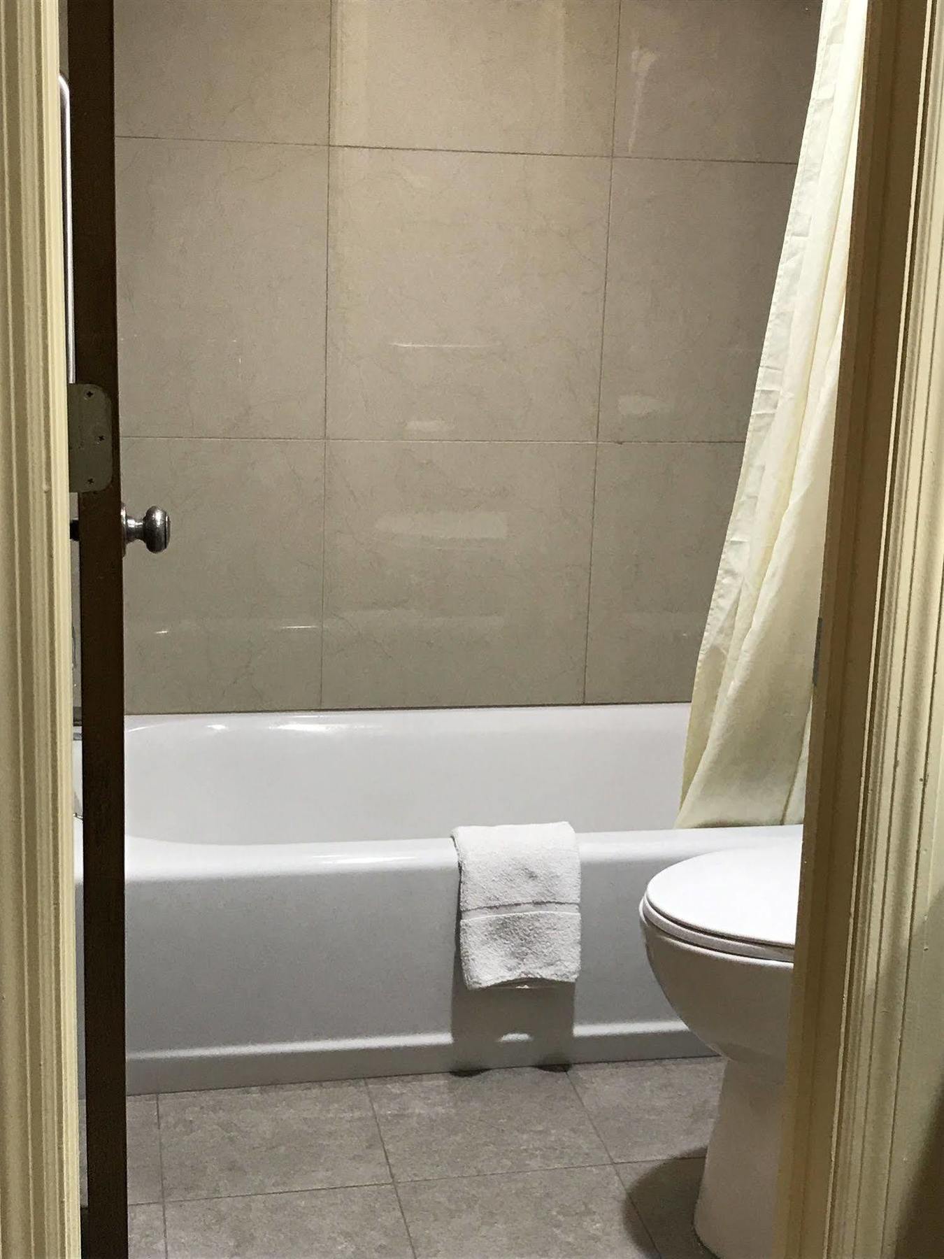 Soudersburg Inn & Suites Lancaster Ронкс Экстерьер фото