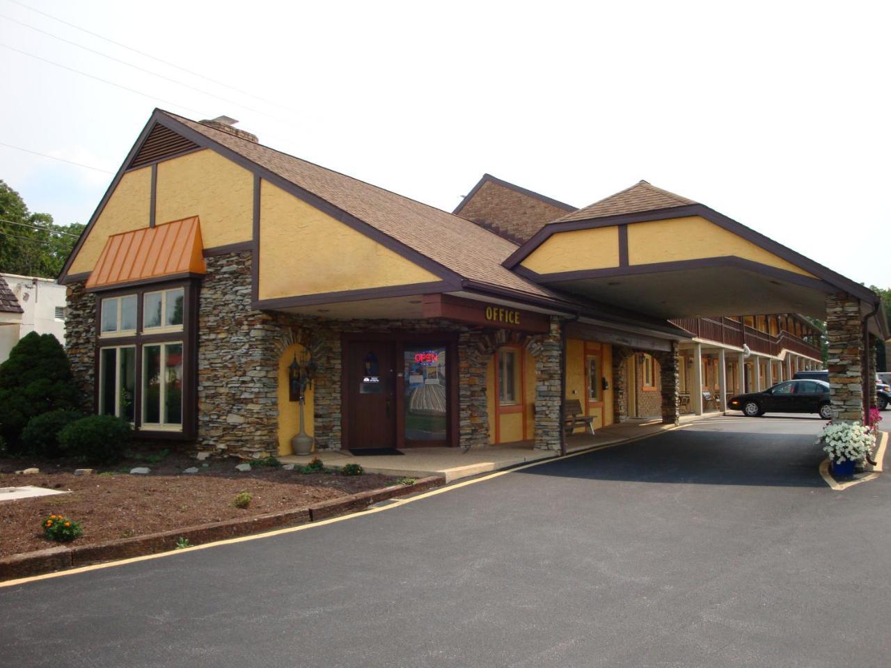 Soudersburg Inn & Suites Lancaster Ронкс Экстерьер фото