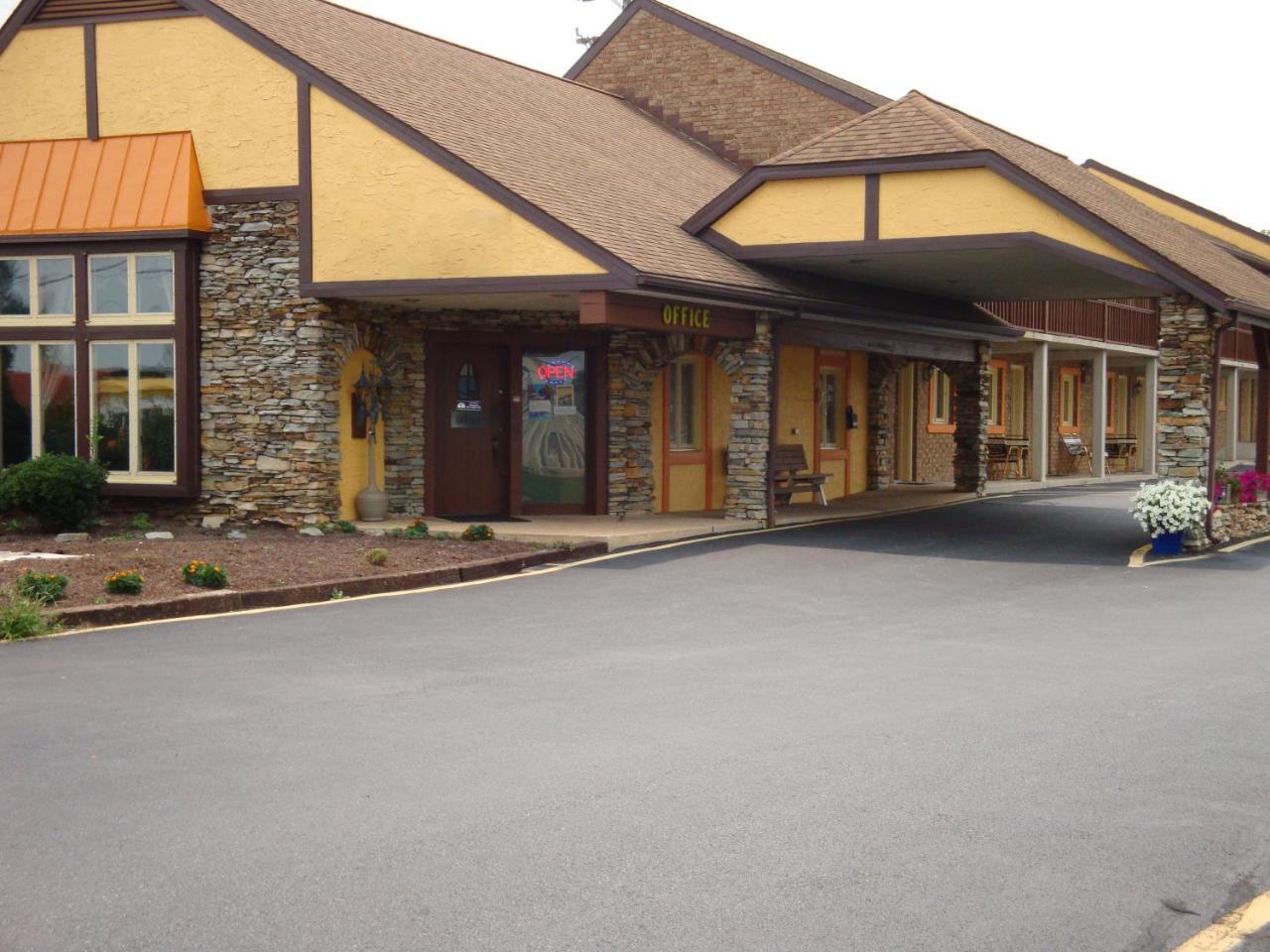 Soudersburg Inn & Suites Lancaster Ронкс Экстерьер фото