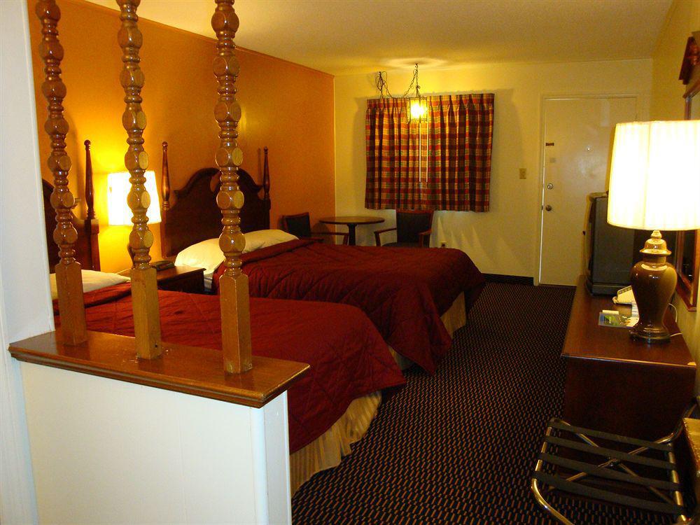 Soudersburg Inn & Suites Lancaster Ронкс Экстерьер фото